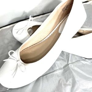 Size 8M women’s flats